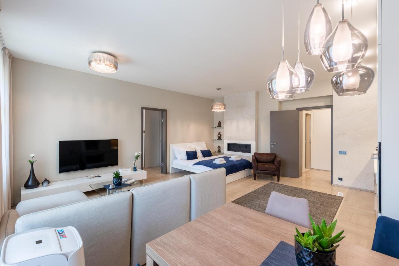 New Luxury Apt With Ac&Parking In The Center Of Prague Apartment Exterior photo