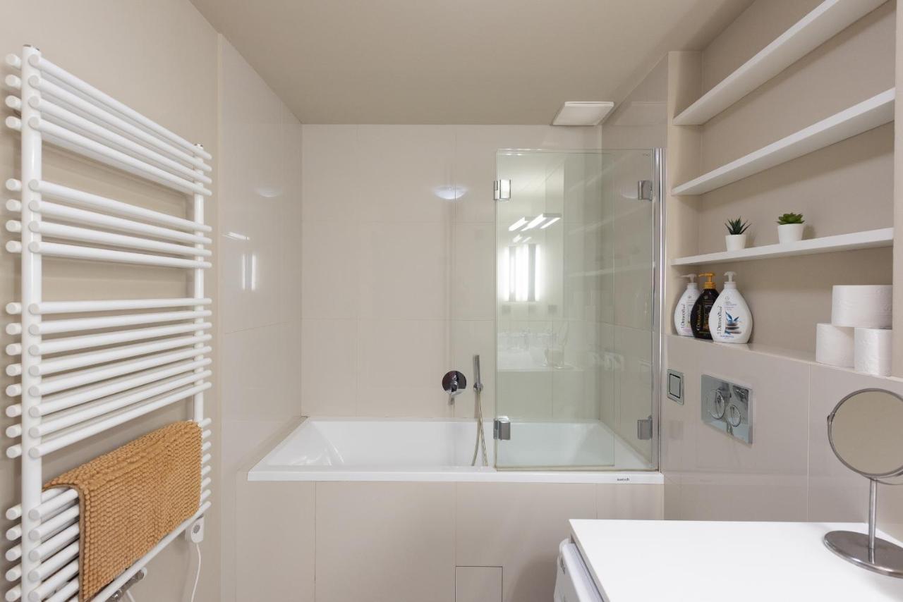 New Luxury Apt With Ac&Parking In The Center Of Prague Apartment Exterior photo